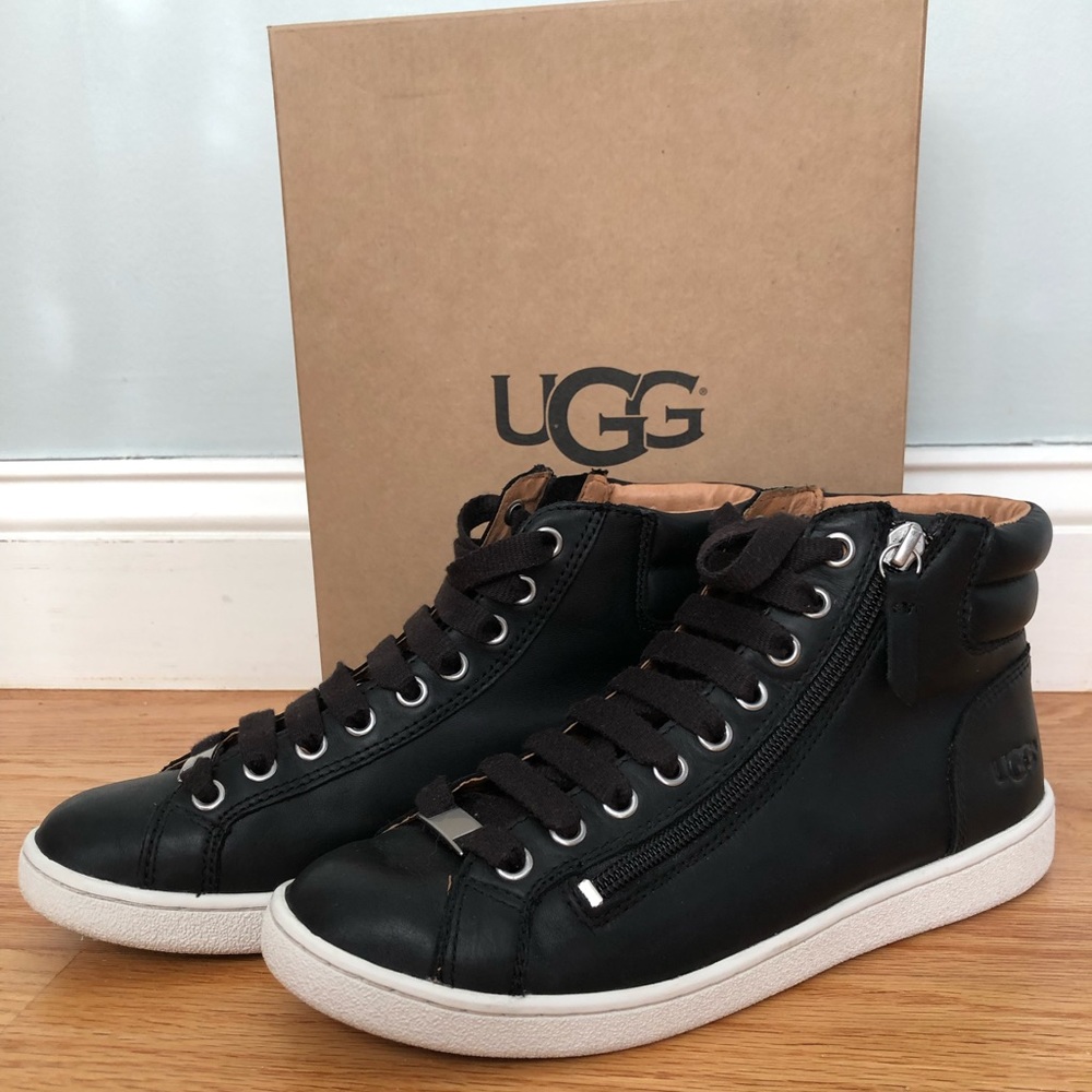 Ugg olive sneakers black leather size 7